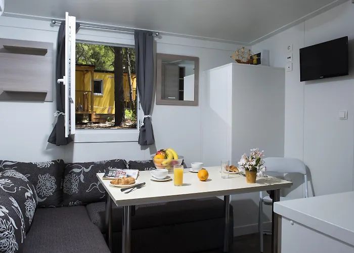 Hotel Mobile Homes Basko Polje 3*